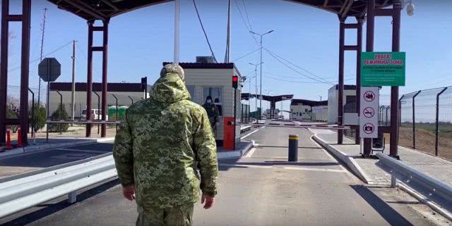 Админчерта с Крымом: В Госпогранслужбе рассказали, как происходит пропуск на КПВВ