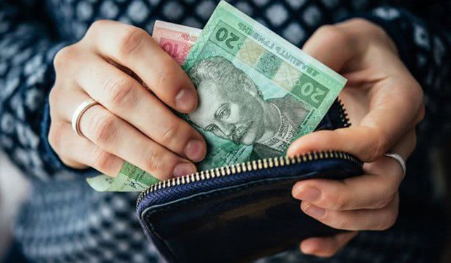 В Украине задерживают ряд важных выплат: названа печальная причина