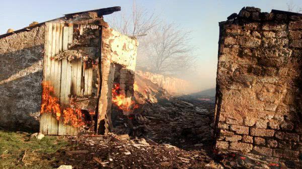 У Великоолександрівському районі горіли сіно та солома в господарчій споруді