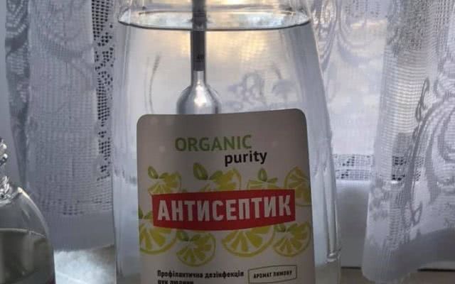 "60% спирта на этикетке и 48% фактически": такие антисептики продают в Херсоне