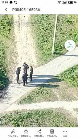 В Херсоне полиция проверяет у прохожих в парке наличие масок