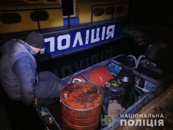 Водные полицейские Херсонщины задержали вора топлива с кораблей