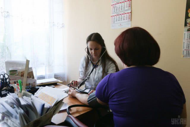 Что делать украинцам с коронавирусом без договоров с семейными врачами - Минздрав