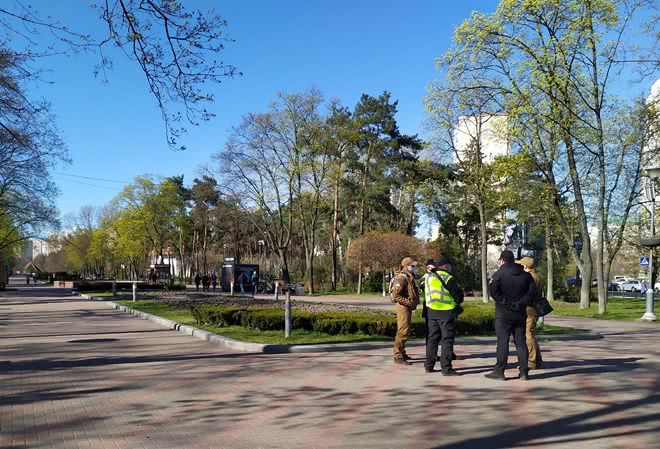 Карантинные запреты: битвы за парки и протоколы в корзину