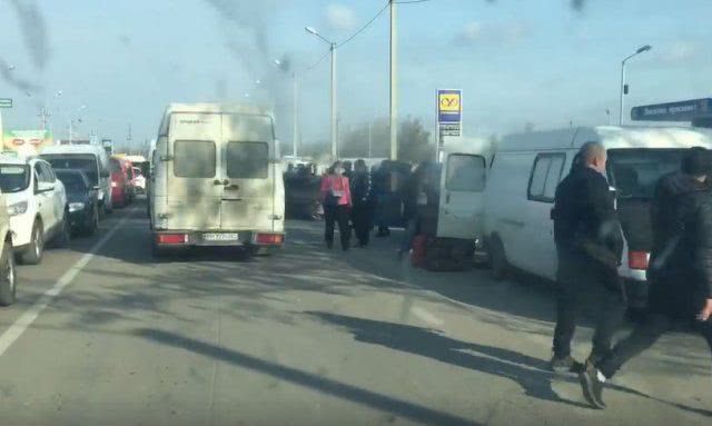 На Херсонщине закрыли крупнейший овощной оптовый рынок. Торговцы вышли на дорогу