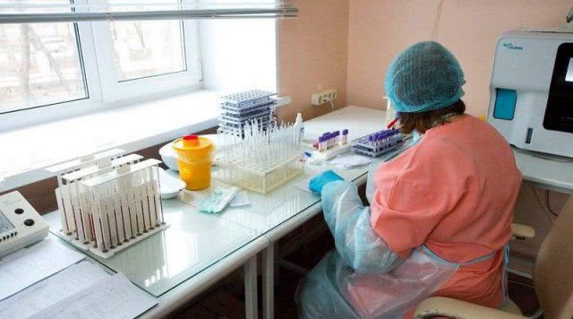Медики взяли пробы у всех работников Генического РГА и райсовета