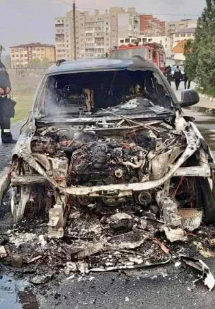 В Херсоне сгорело дорогое авто начальника городского ЖКХ