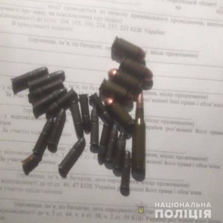 За добу поліцейські вилучили у жителів області вибухову речовину та набої
