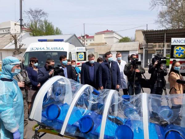Первые два уникальные инфекционные боксы сегодня доставлены в Херсон