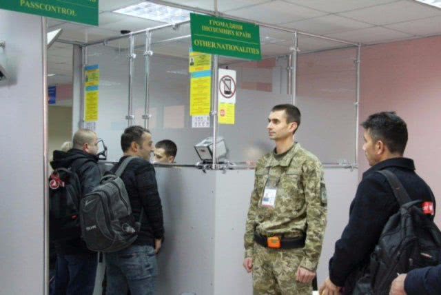Заболевший COVID-19 крымчанин отправил 10 херсонских пограничников на карантин