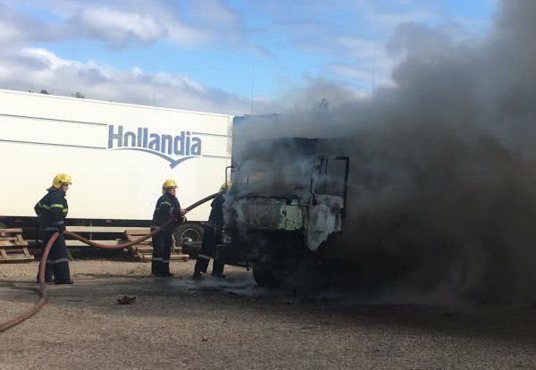 Новокаховські рятувальники ліквідували пожежу автомобіля