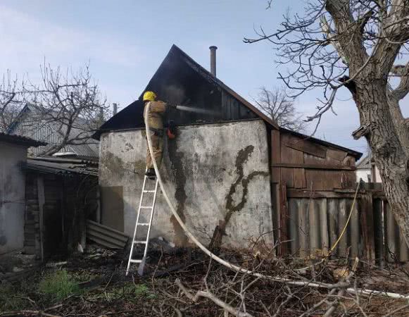 У Бериславському районі ліквідовано пожежу літньої кухні