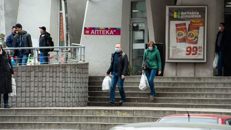 Почти 60% украинцев не смогут прожить на свои сбережения и месяца, 80% напуганы возможным экономическим кризисом - опрос