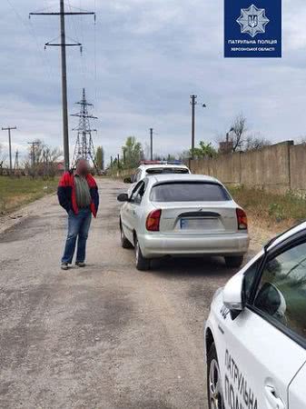 Нетверезий херсонець удруге керував напідпитку та надав патрульним чуже водійське посвідчення