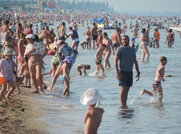 Геническ надеется на отдыхающих