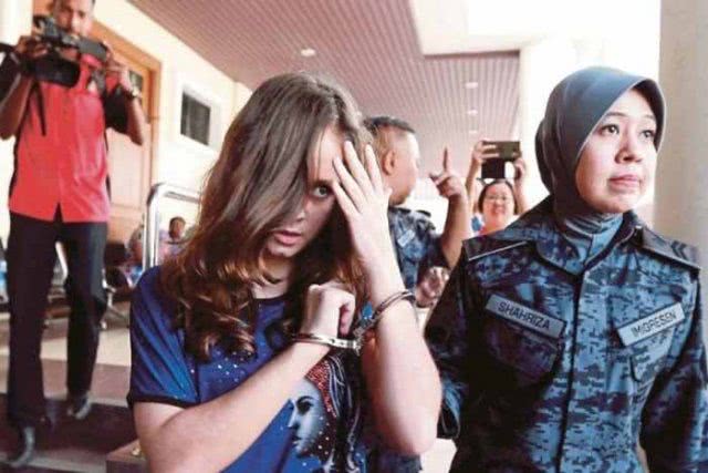 Осужденная в Малайзии новокаховчанка вернулась в Украину