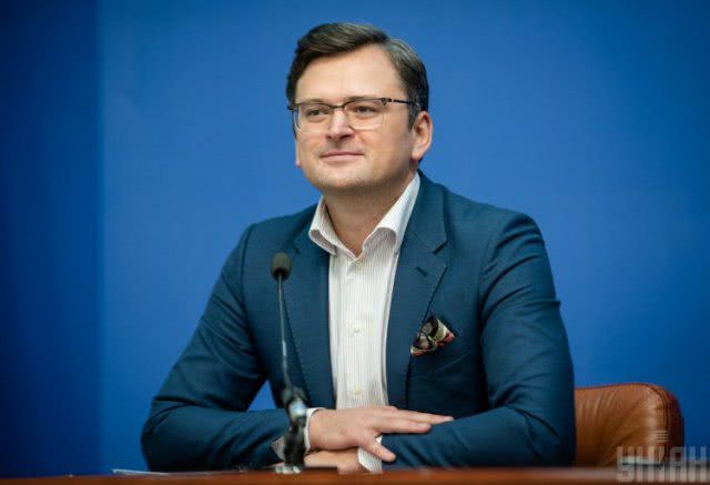 Кулеба рассказал, когда заробитчан начнут выпускать "естественным образом"