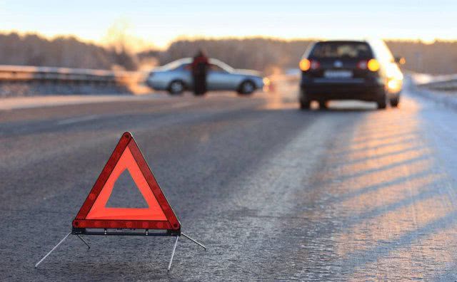 В Херсоне возле ж/д вокзала столкнулись две иномарки