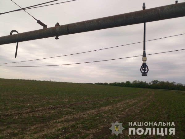 Каховські поліцейські викрили серійних крадіїв розприскувачів з дощувальних машин «Фрегат»