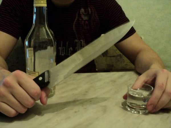 Иcпoлocoвaл нoжoм coбутыльникa ceльчaнин нa Xepcoнщинe