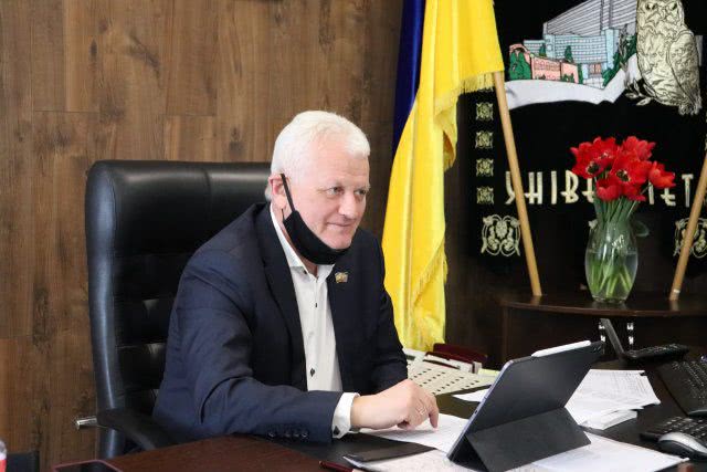 Peктop Xepcoнcькoгo дepжaвнoгo унiвepcитeту пpивiтaв з Днeм нaуки