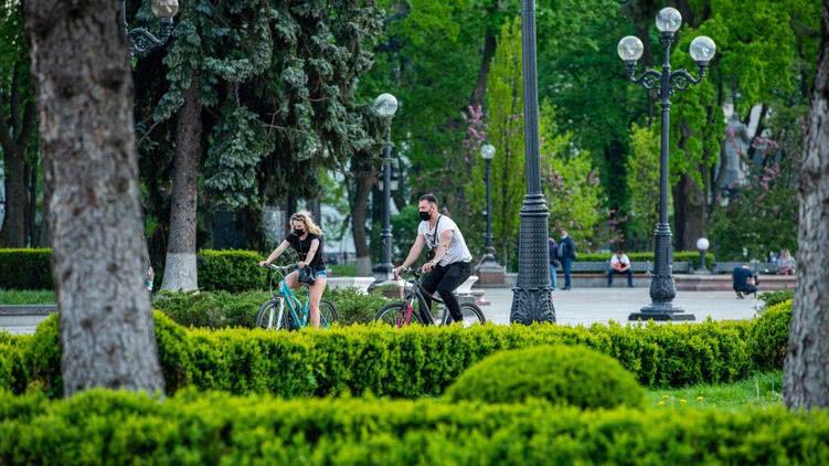 22% украинцев считают, что карантин нужно завершать, - опрос