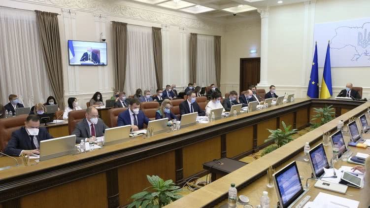 Кабмин внес коронавирус в перечень профессиональных заболеваний