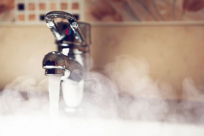 Отключат горячую воду и повысят тариф на газ: что ждет украинцев летом
