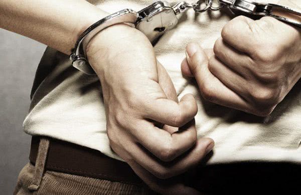 У Херсоні суд задовольнив клопотання слідчого та відправив підозрюваного в грабежі під арешт