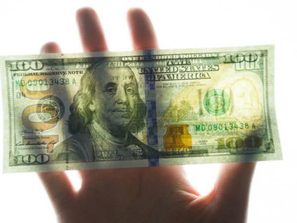 Курс гривны слегка укрепился из-за отсутствия спроса на доллар - эксперт