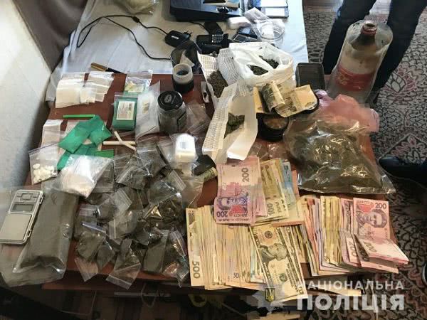 На Херсонщине полиция закрыла интернет-ресурс по продаже наркотиков и изъяла наркозелья на 2 миллиона гривен