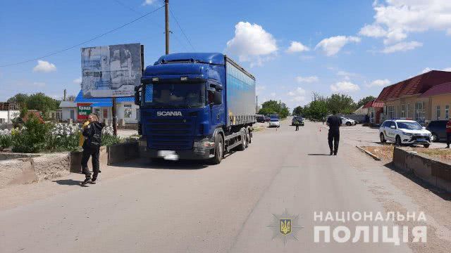 В Чаплынке пенсионер погиб под колесами фуры