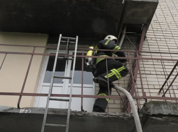 В Херсоне из-за неосторожного обращения с огнем едва не сгорела квартира в многоэтажке