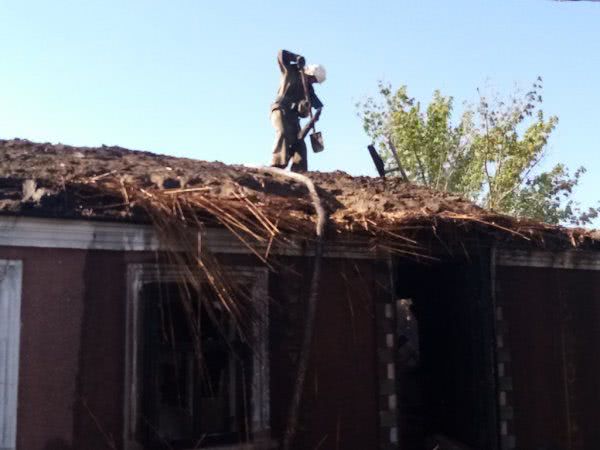 У Білозерському районі ліквідовано пожежу в покинутій будівлі