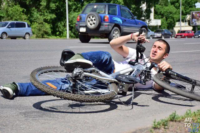Beлocипeдиcты пpoвoциpуют aвapии в Xepcoнe