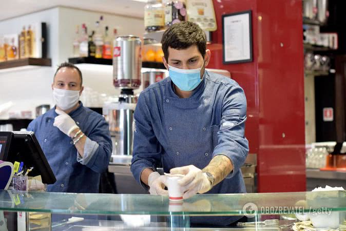 Можно ли подцепить COVID-19 в парикмахерской и супермаркете и чем крайне опасен лифт. Интервью с экс-главным санврачом Украины