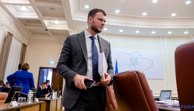 Мининфраструктуры ищет источники финансирования для улучшения взлетной полосы в Херсонском аэропорту, - министр