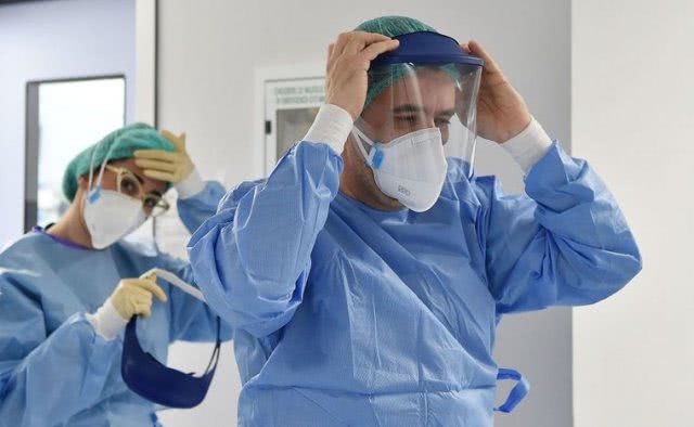 В Херсоне врачи работающие с пациентами заболевшими на COVID-19 остались без 300% надбавки