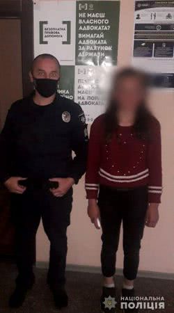 Поліцейські розшукали та повернули батькам 13-річну дівчину, яка вночі втекла з дому погуляти