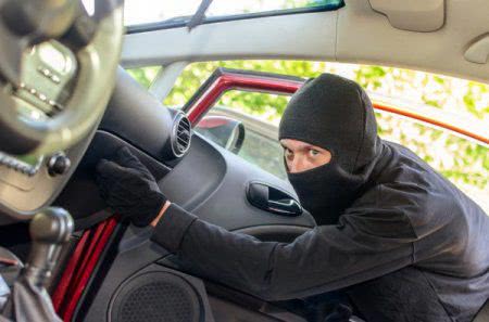 У Новій Каховці правоохоронці розшукують підозрюваного у грабежі