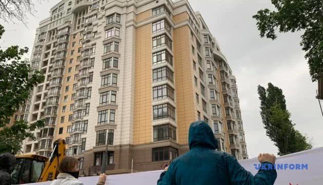 Под домом Президента активисты требовали не допустить "слива" дела Гандзюк