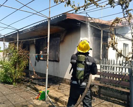В Каховском районе тушили пожар частного дома