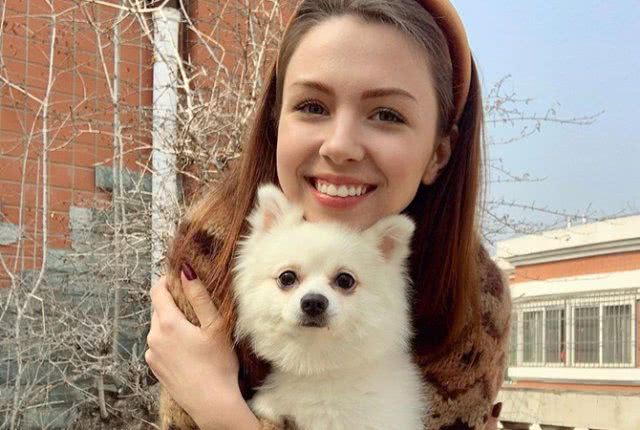 Украинка с собачкой о возвращении в Херсон: Из Уханя прилетела в Беларусь, а дальше на машине