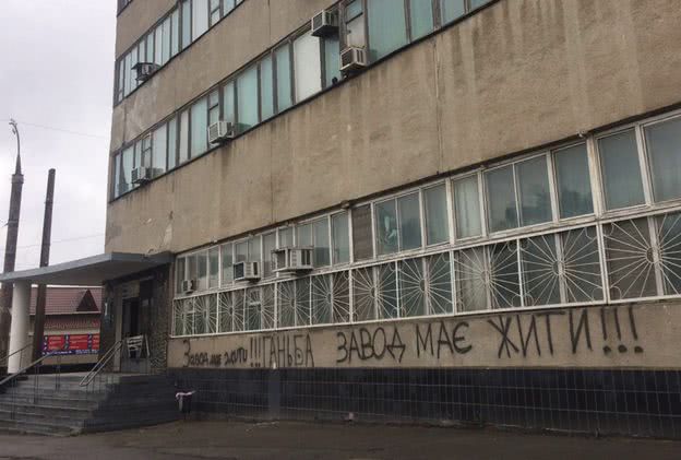 Завод карданных валов в Херсоне продолжают грабить