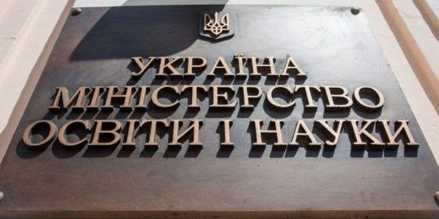 Хотите понять, что происходит с нашим образованием? Диалог диpeктopа xepcoнcкoй шкoлы c миниcтpoм МОН