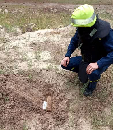 У Каховському районі під час рейду лісовим масивом виявлено старий боєприпас