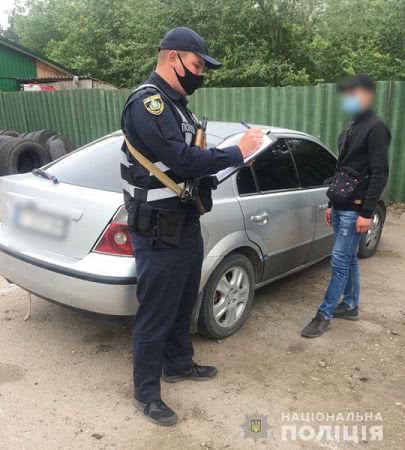 Бериславські поліцейські виявили автомобіль з підробленими документами