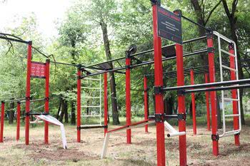 Сучасний Workout з’явився у парковій зоні ХДУ