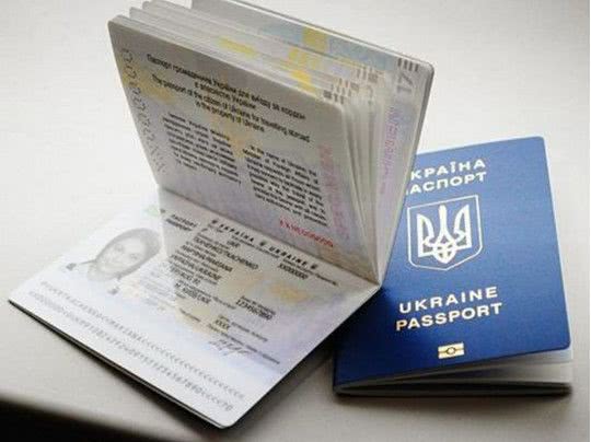 В ЕС рассказали, отменят ли украинцам безвиз