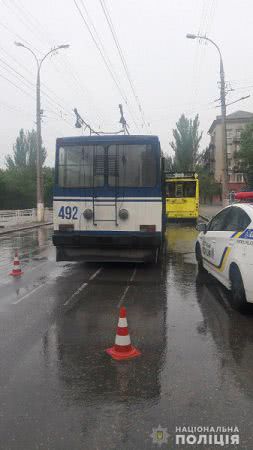 Обставини зіткнення двох тролейбусів у Херсоні встановлюватимуть працівники патрульної поліції